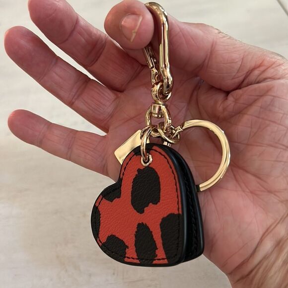COACH Red Heart Mirror Keychain - Picture 4 of 4